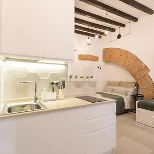 Bricks & Beams In The Key Area Of Milán